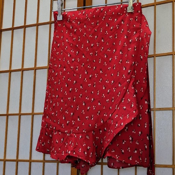 E & M brand flirty Cherry Colored Ditsy Floral Mini-Skort - Picture 7 of 16